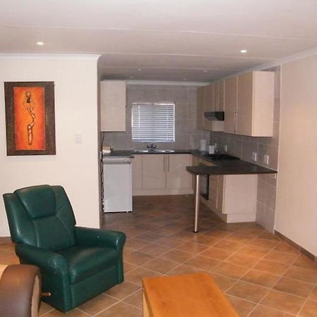 Airport Lodge Guest House Kempton Park Luaran gambar