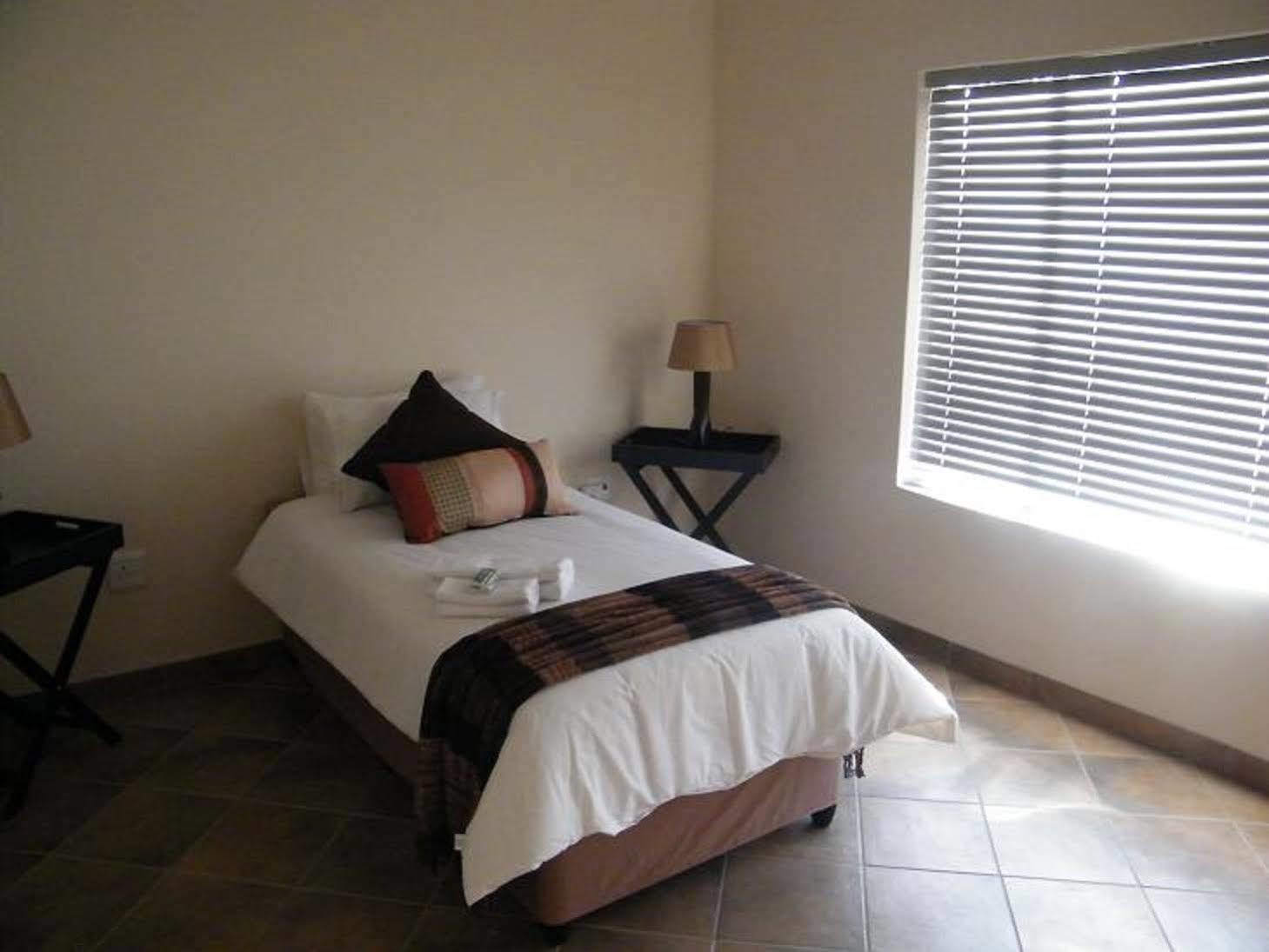 Airport Lodge Guest House Kempton Park Luaran gambar