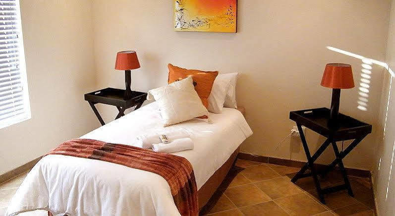 Airport Lodge Guest House Kempton Park Luaran gambar